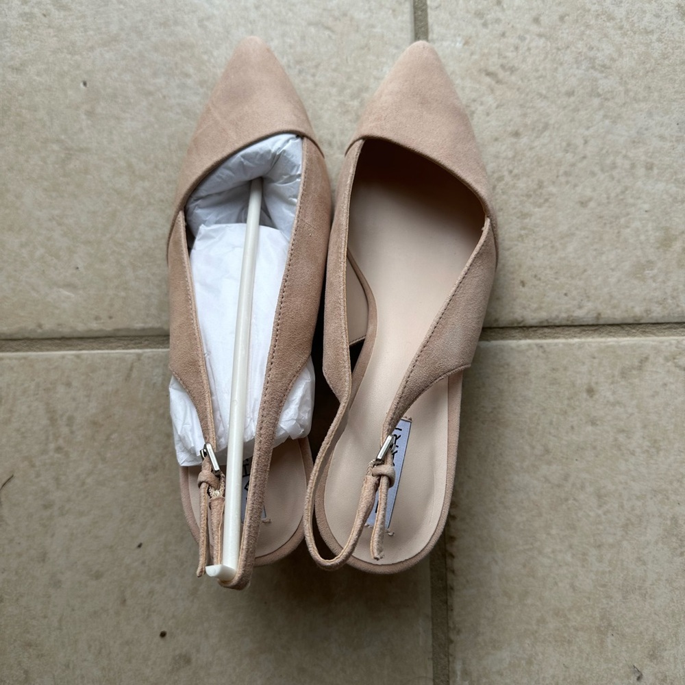 Tahari Women's Nude Suede Taron Slingback Walkable Heels 8 1/2M Brand New